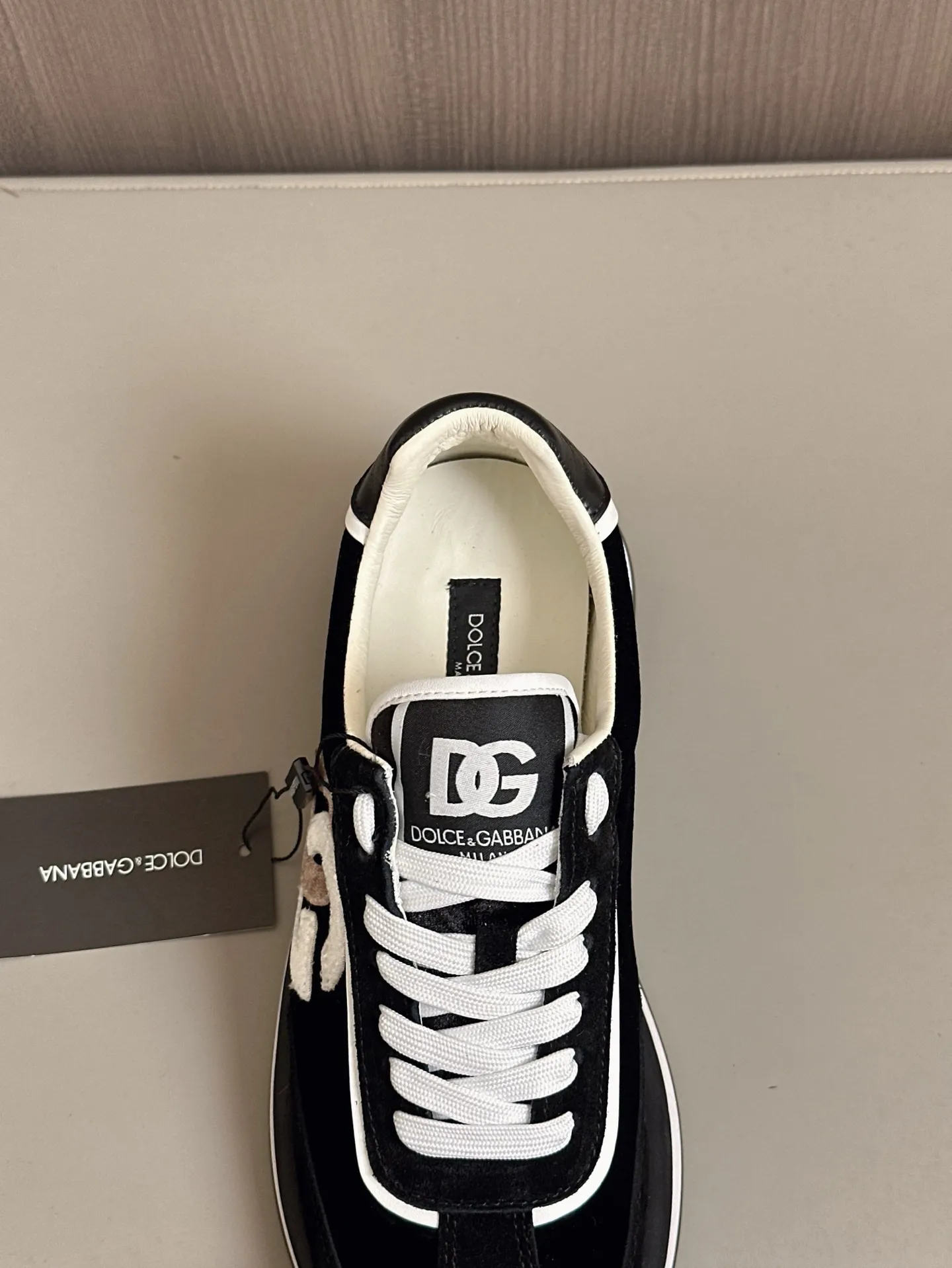 💰700••New arrivals••Dolce&Gabbana••DG✔️High-end men’s sports•casual shoes. Original goods from top counters. Original imported cowhide, multi-material splicing design ➕Imported cowhide lining, cowhide feet ➕Original T men's shoes 💰R elastic outsole.  Size: 39-44 (38, 45 customized)